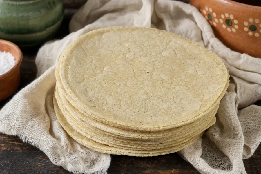 Tortillas de maíz amarillo